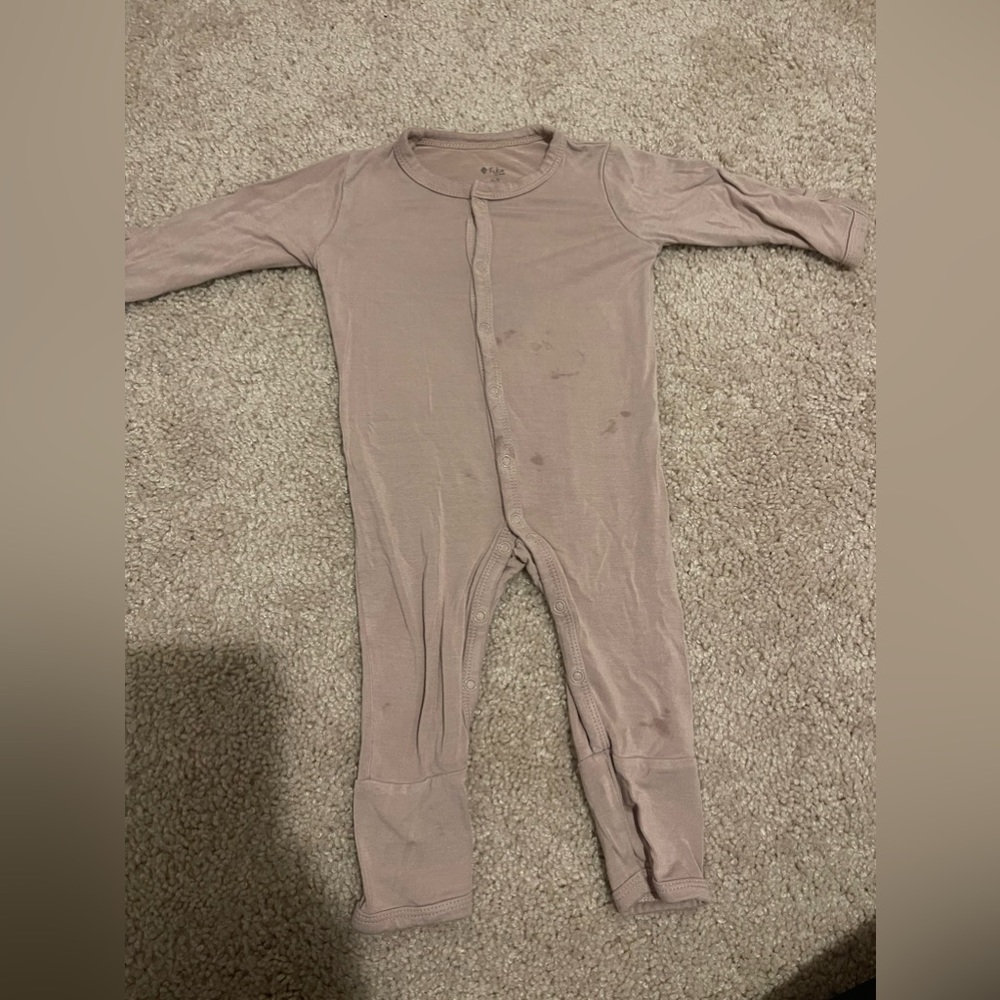 Size 0-3 Kyte baby brand baby just grew out of it no longer needed!